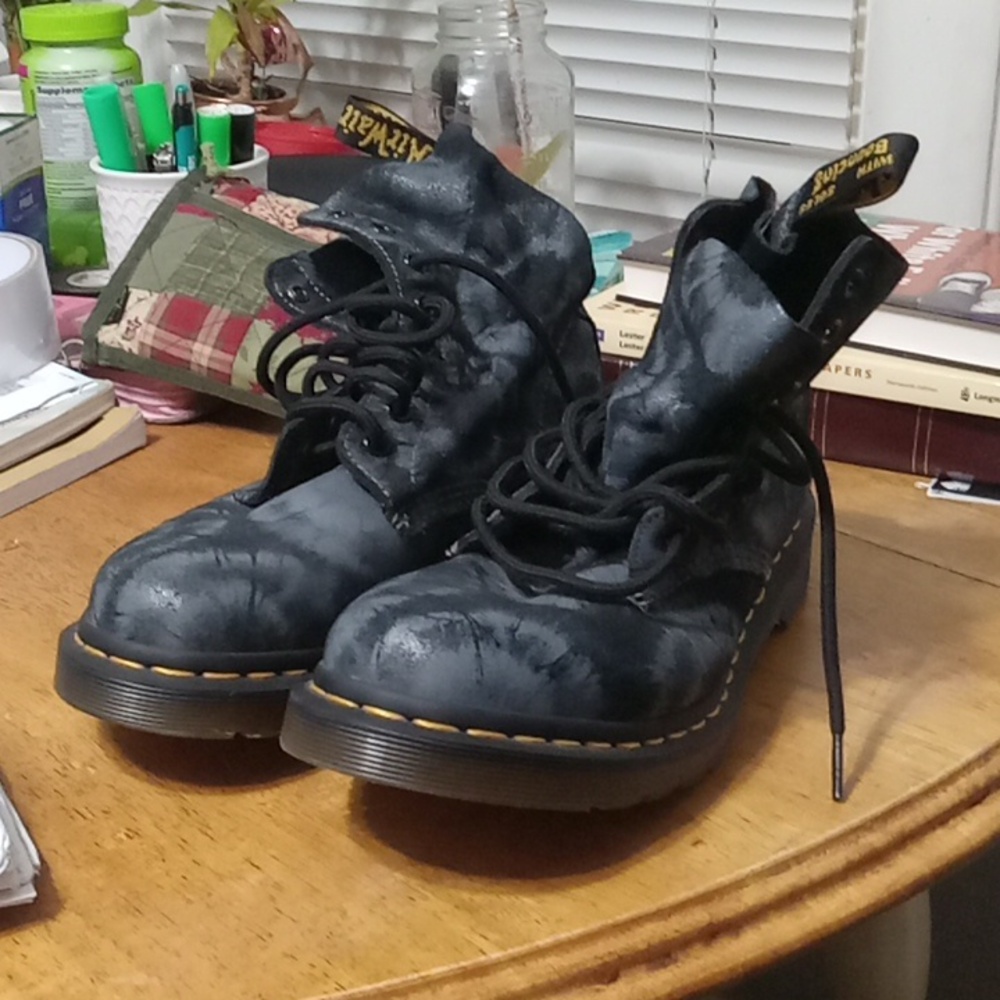 Dr. Martens Black Leather Lace-Up Boots with Yellow Accents. - Picture 13 of 15